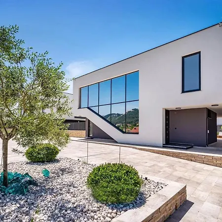 Alpha Villa