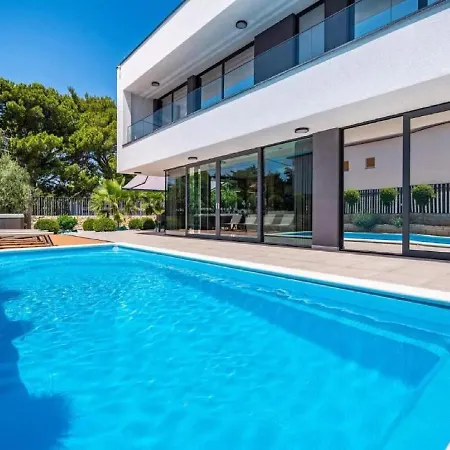 Alpha * Banjol