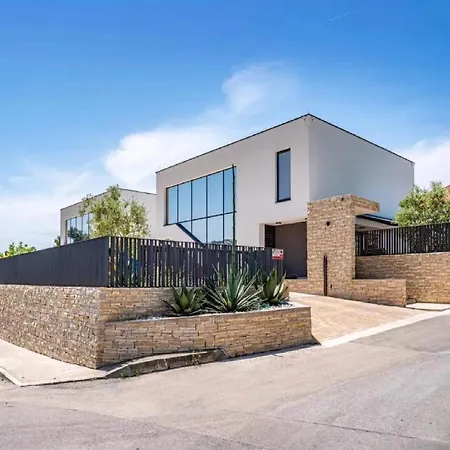 Villa Alpha *