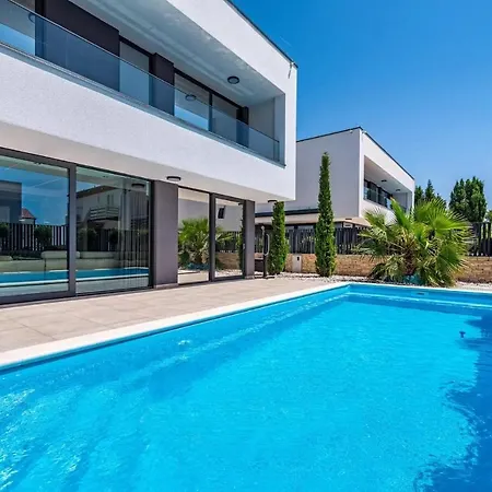 Alpha Villa *