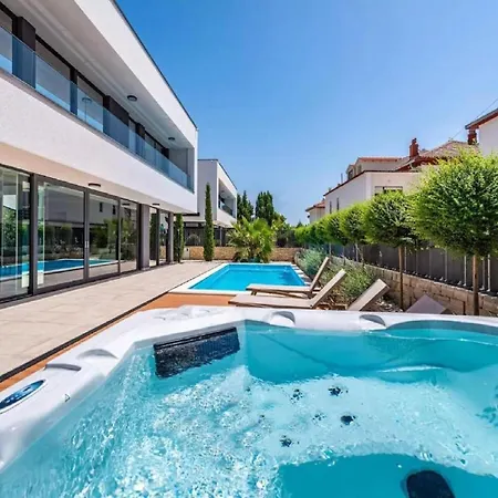 Villa Alpha *